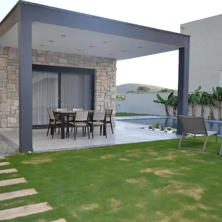 Ayayorgide Odalar Banyolu Sifir Villa Çeşme