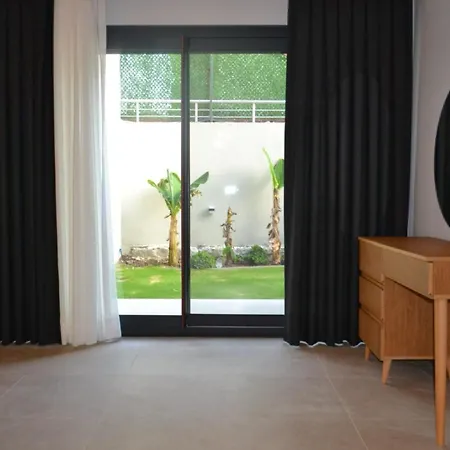 Ayayorgide Odalar Banyolu Sifir Βίλα *